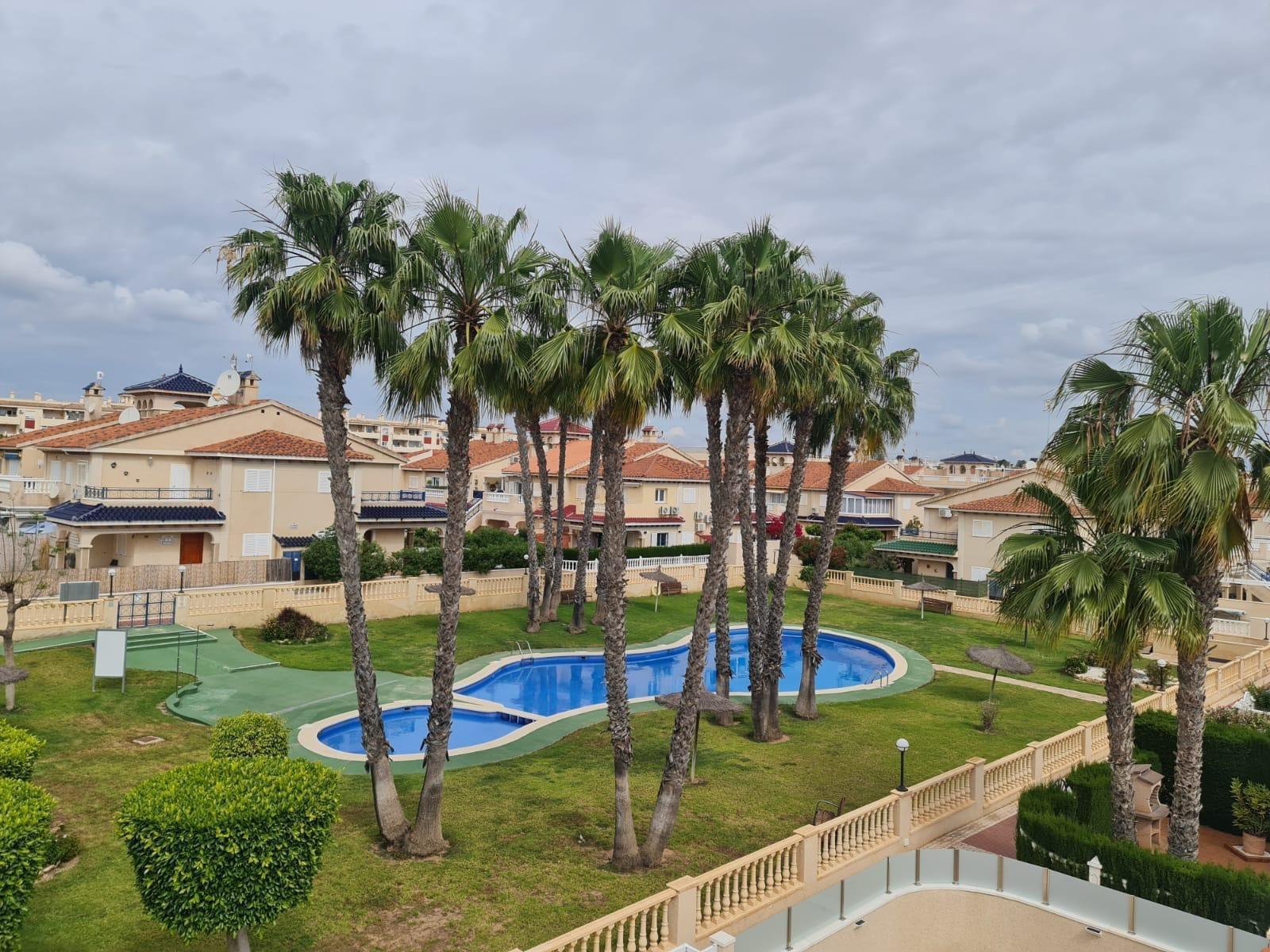 BUNGALOW PLANTA ALTA CON SOLÁRIUM EN ORIHUELA COSTA, ZENIAMAR I.
