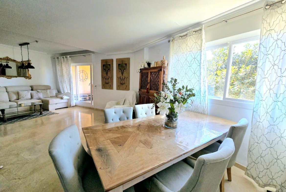 EXCLUSIVO CHALET ADOSADO EN CABO HUERTAS A TAN SOLO 5 MINUTOS DE LA ARENA