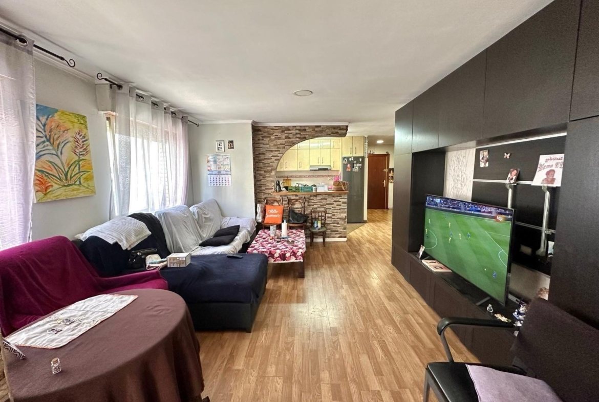 APPARTAMENTO A 450 DEL PUERTO DE TORREVIEJA. 2 DORM. 2 BAÑOS. TERRAZA AMPLIA. 76 M2.