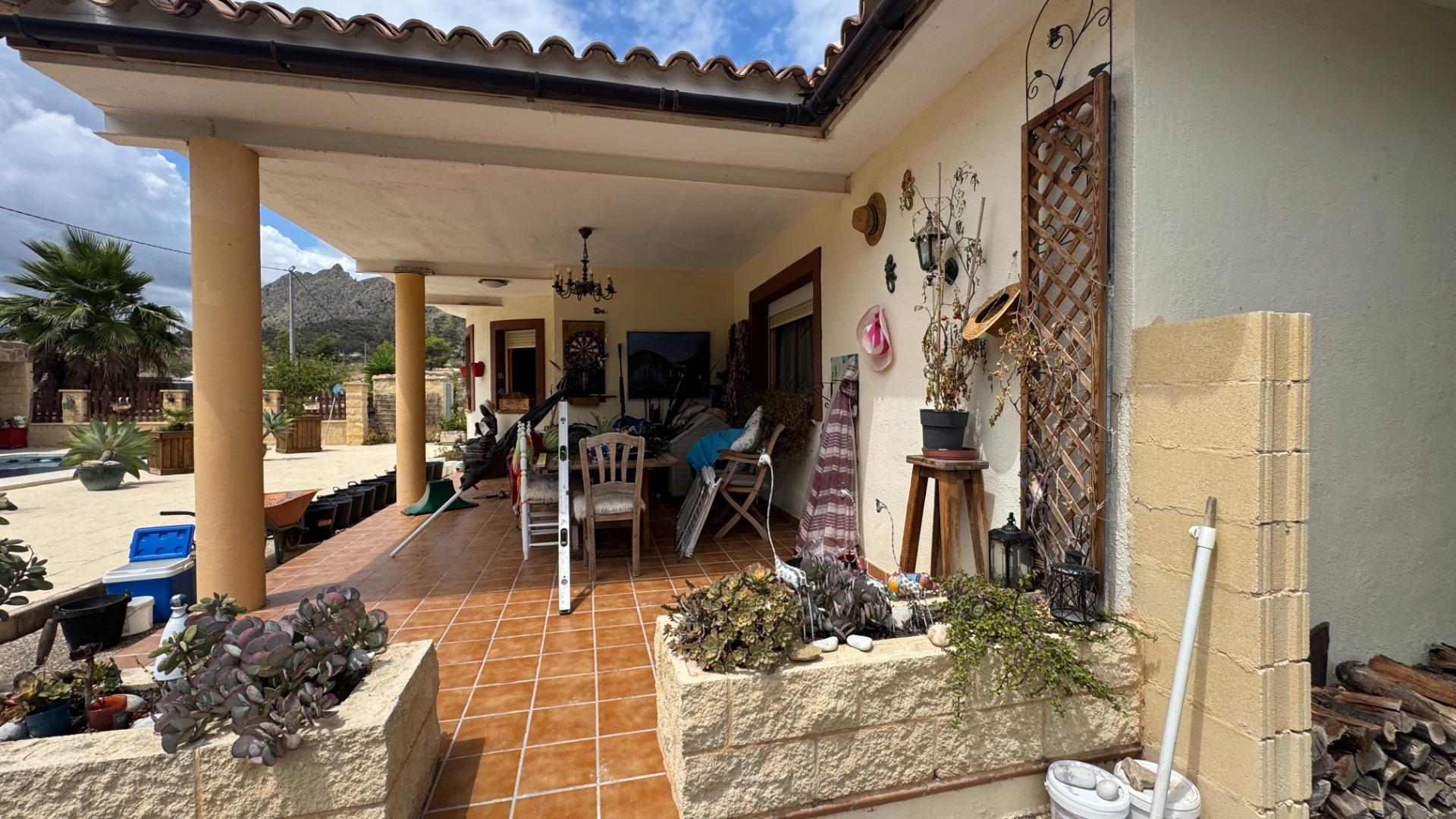 2-8-290 Omringd door olijfbomen Relleu, Alicante