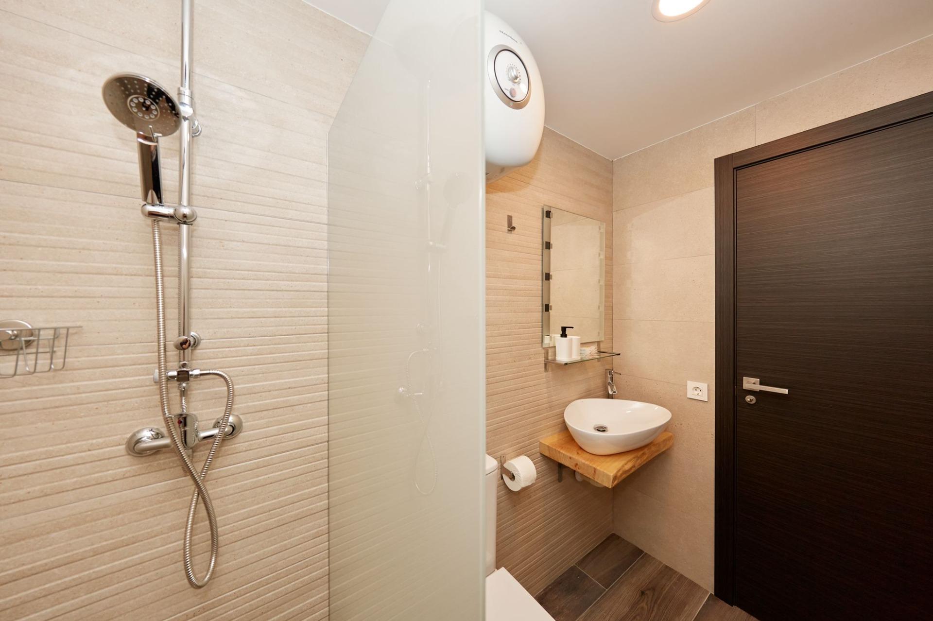 2-8-303 Magnífico Hotel Reformado en Cabo Huertas: IDEAL PARA INVERSORES