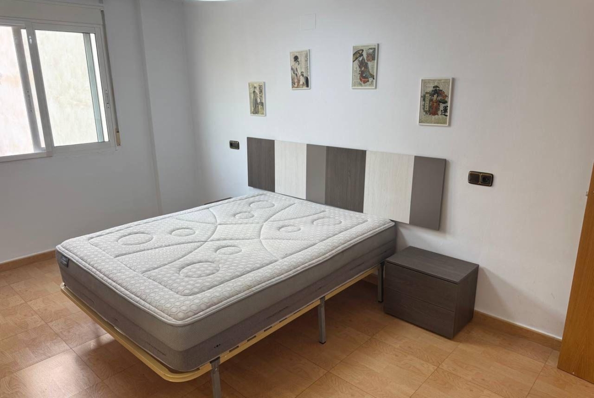 Spacious Semi-New Apartment in Torrevieja, Ideal for Living