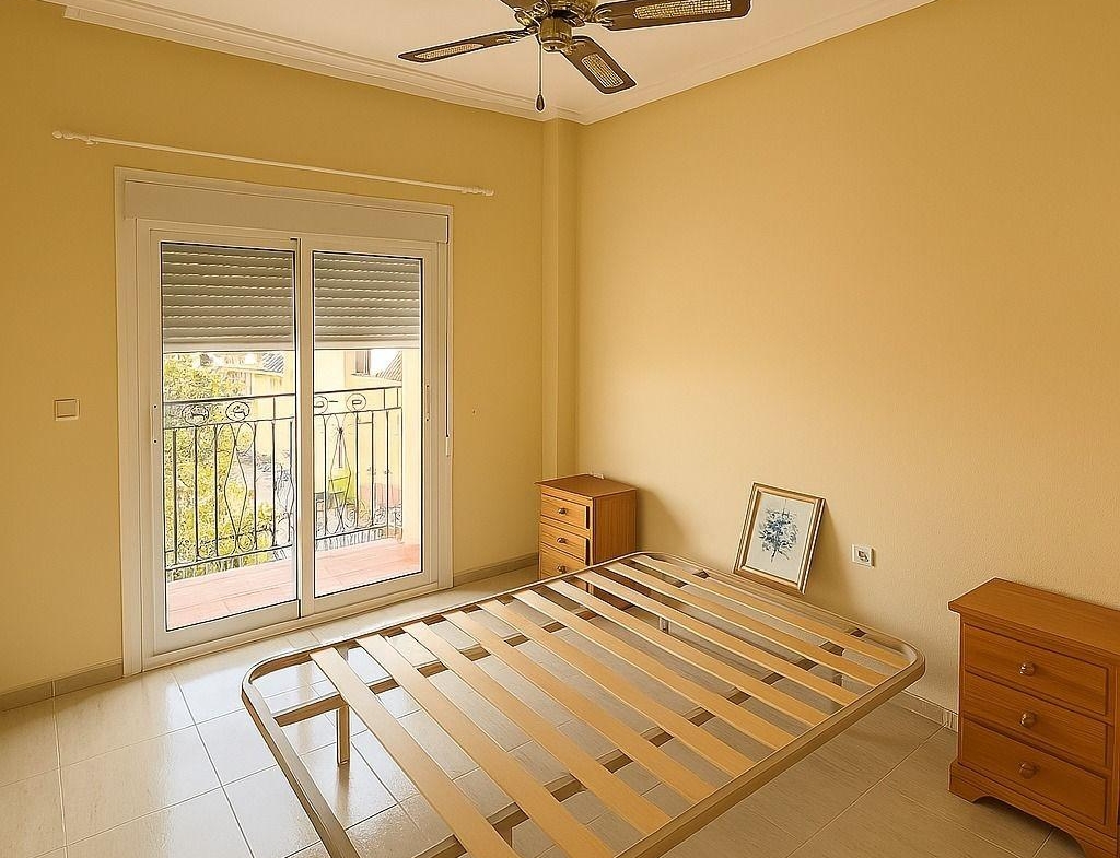 ADOSADO EN PLAYA FLAMENCA CON JARDIN Y PISCINA COMUNITARIA. 2 DORM. 2 BAÑOS. PARKING. 2 TERRAZAS GRANDES.