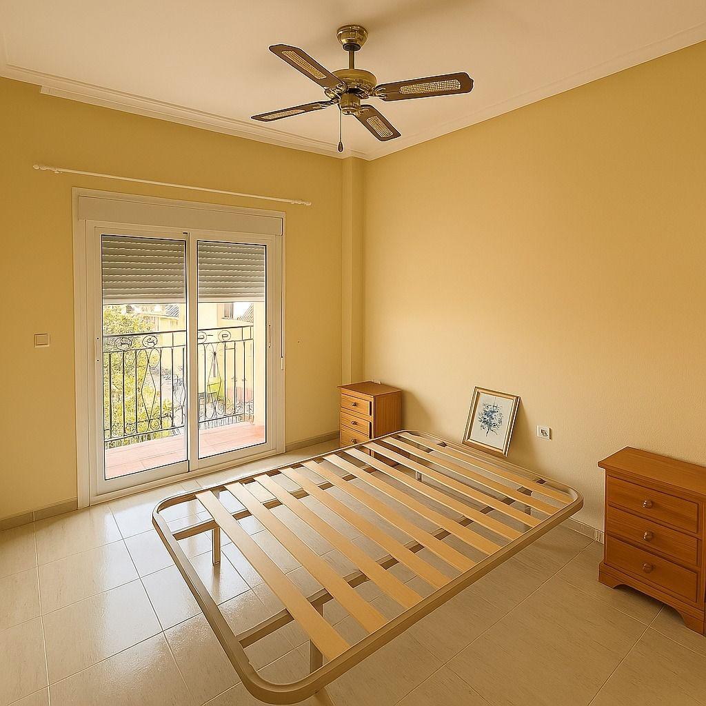 ADOSADO EN PLAYA FLAMENCA CON JARDIN Y PISCINA COMUNITARIA. 2 DORM. 2 BAÑOS. PARKING. 2 TERRAZAS GRANDES.