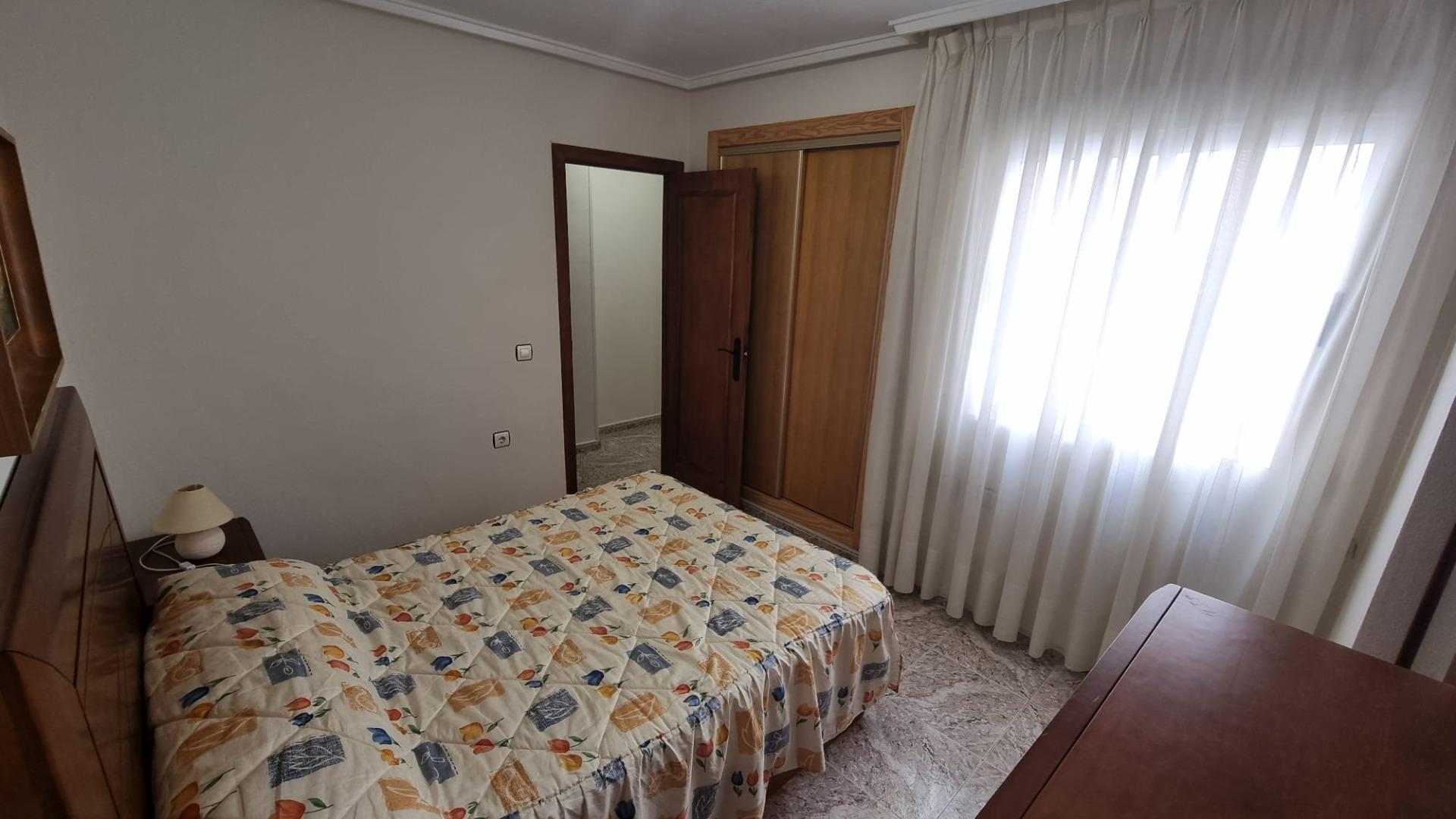 2-8-333 Apartamento semireformado a escasos metros de la playa !