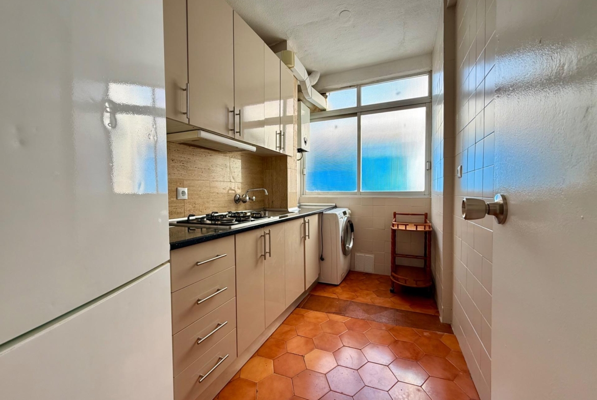For Sale: Bright apartment in Alicante, Los Ángeles area