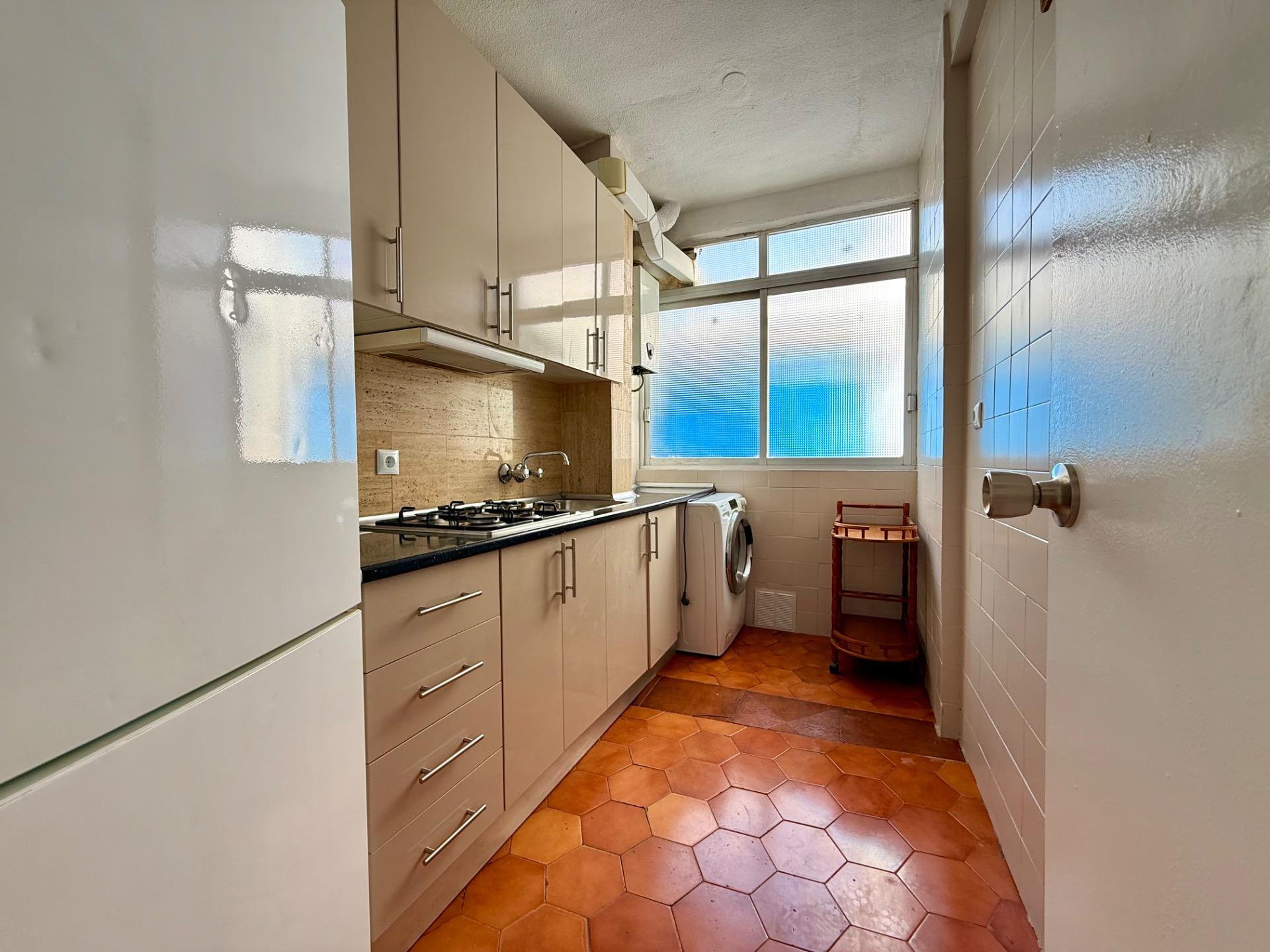 For Sale: Bright apartment in Alicante, Los Ángeles area
