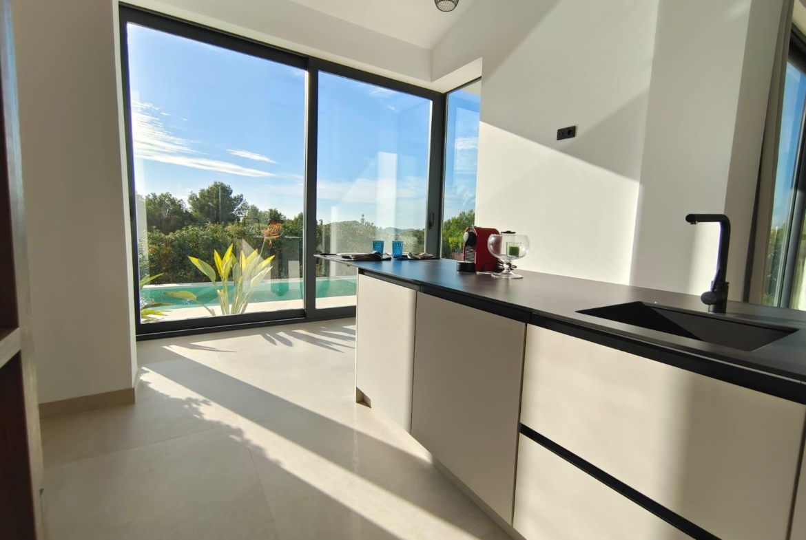 Design villa met uitzicht op zee