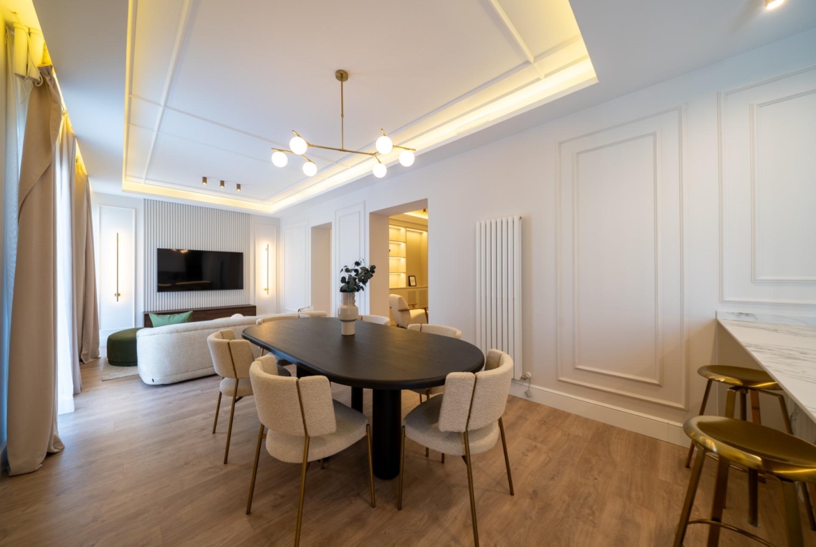ELEGANT REFURBISHED APARTMENT IN RECOLETOS NEIGHBORHOOD, MADRID