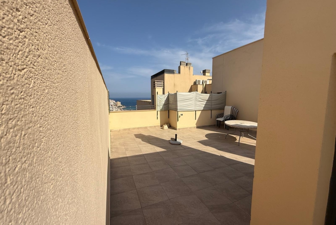 Ático Dúplex con Solárium Privado y Vistas a la Cala de Finestrat