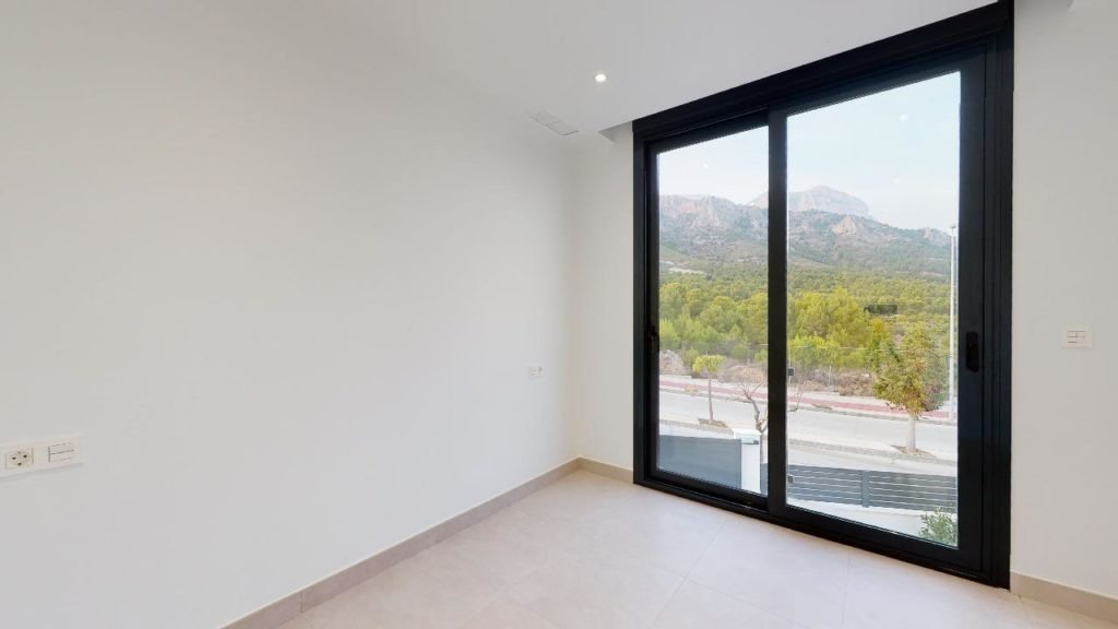 Villas de nueva construcción con vistas al mar y montaña