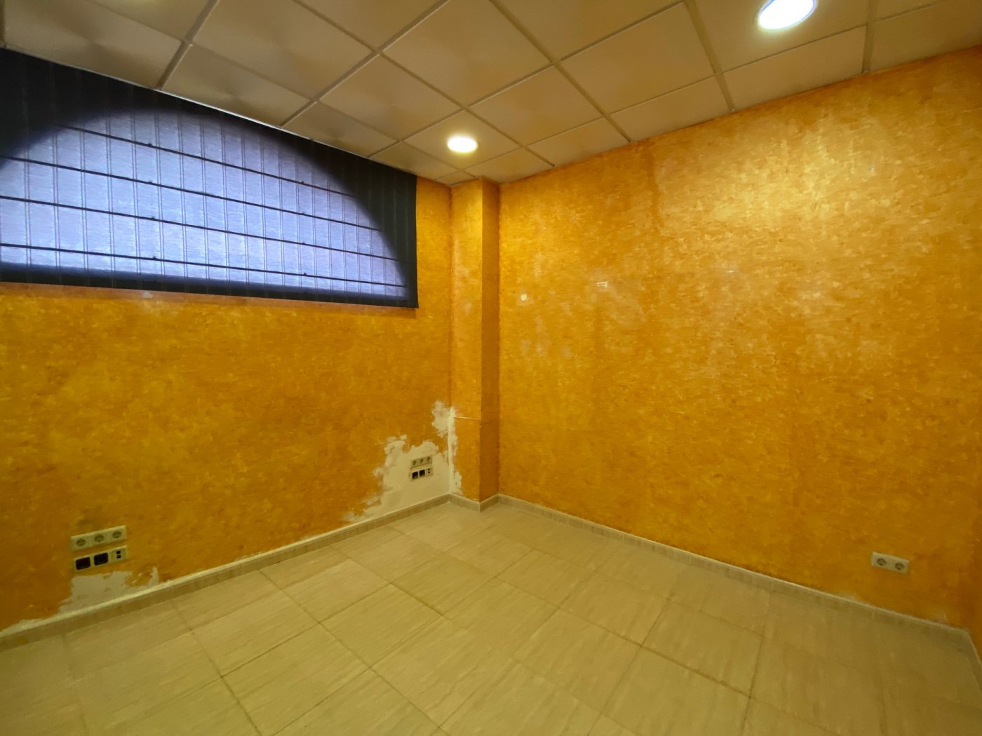 IMPRESSIEVE HANDELSPREMIES TE KOOP IN ALICANTE IN VILLAFRANQUEZA