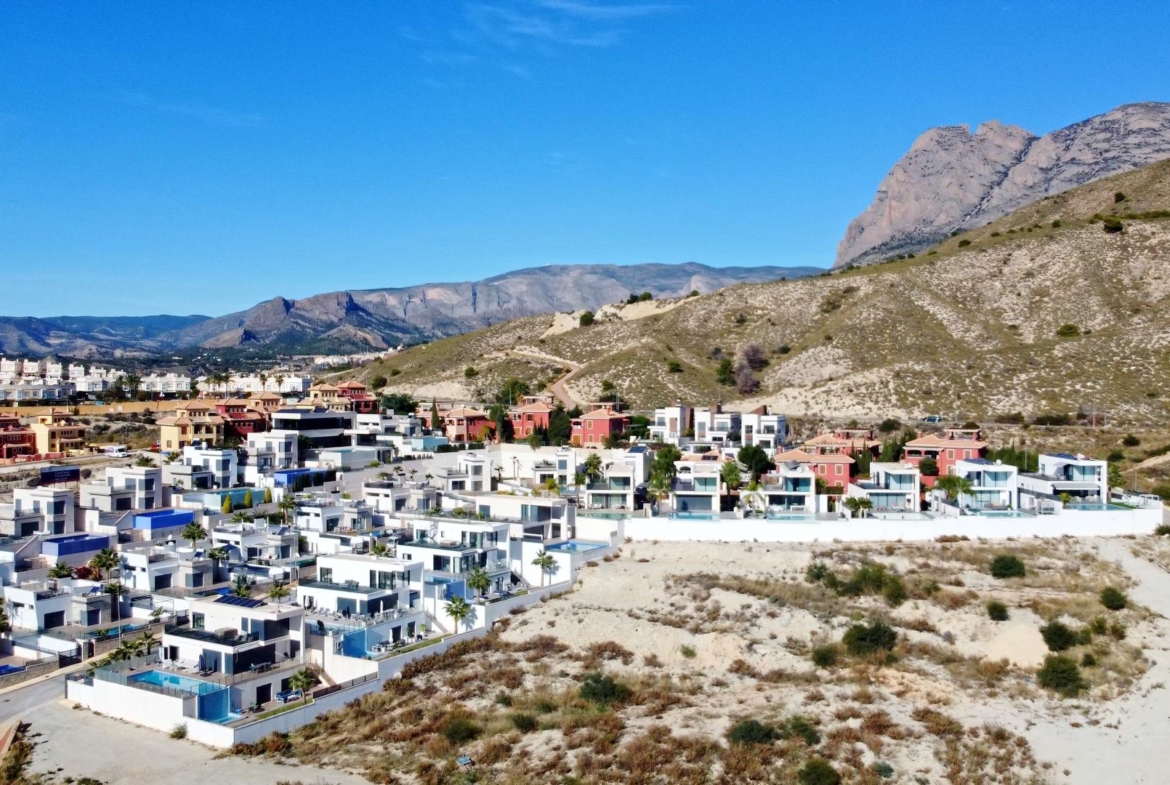 LUXURY VILLA FOR A LARGE FAMILY IN FINESTRAT