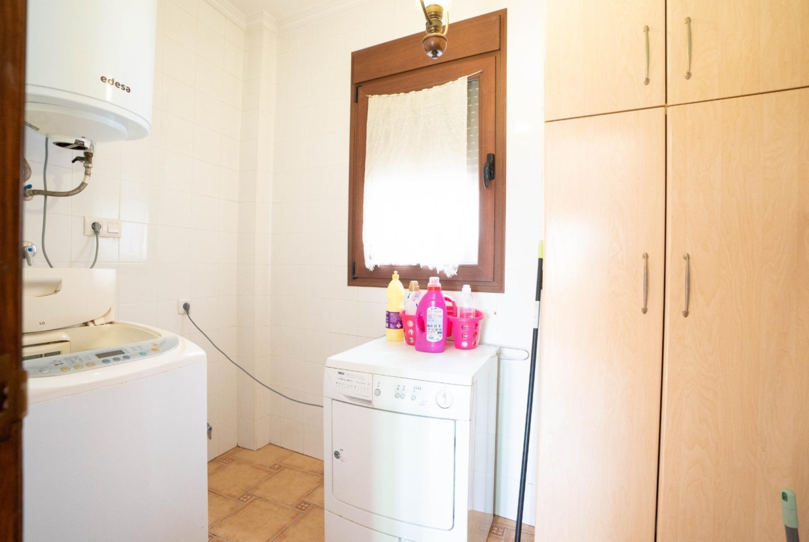 LARGE HOUSE WITH COMMERCIAL PREMISES IN SAN MIGUEL DE SALINAS