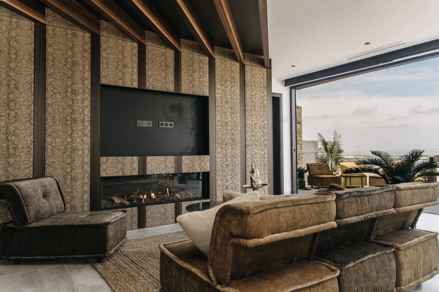 Design villa met een totale oppervlakte van 250 vierkante meter met uitzicht op Guardamar en de zee.