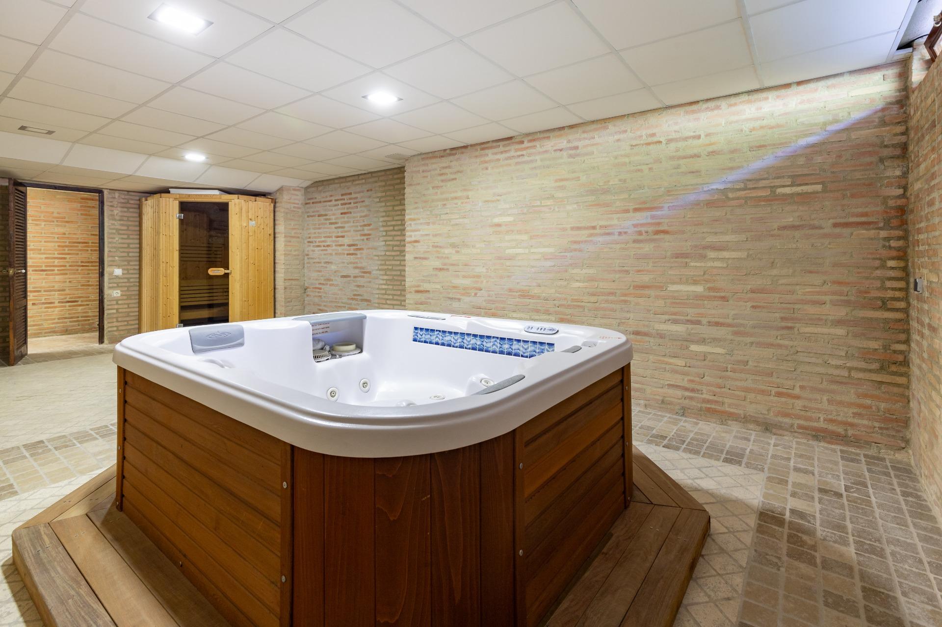 2-8-78 Exceptional Beachfront Villa: Luxury Steps Away from the Beach