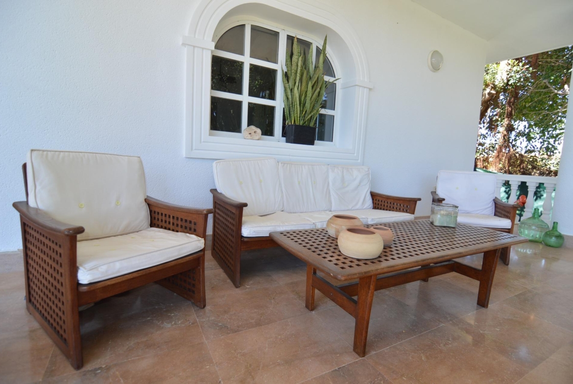 Spectacular renovated villa in urbanization Torreta Florida