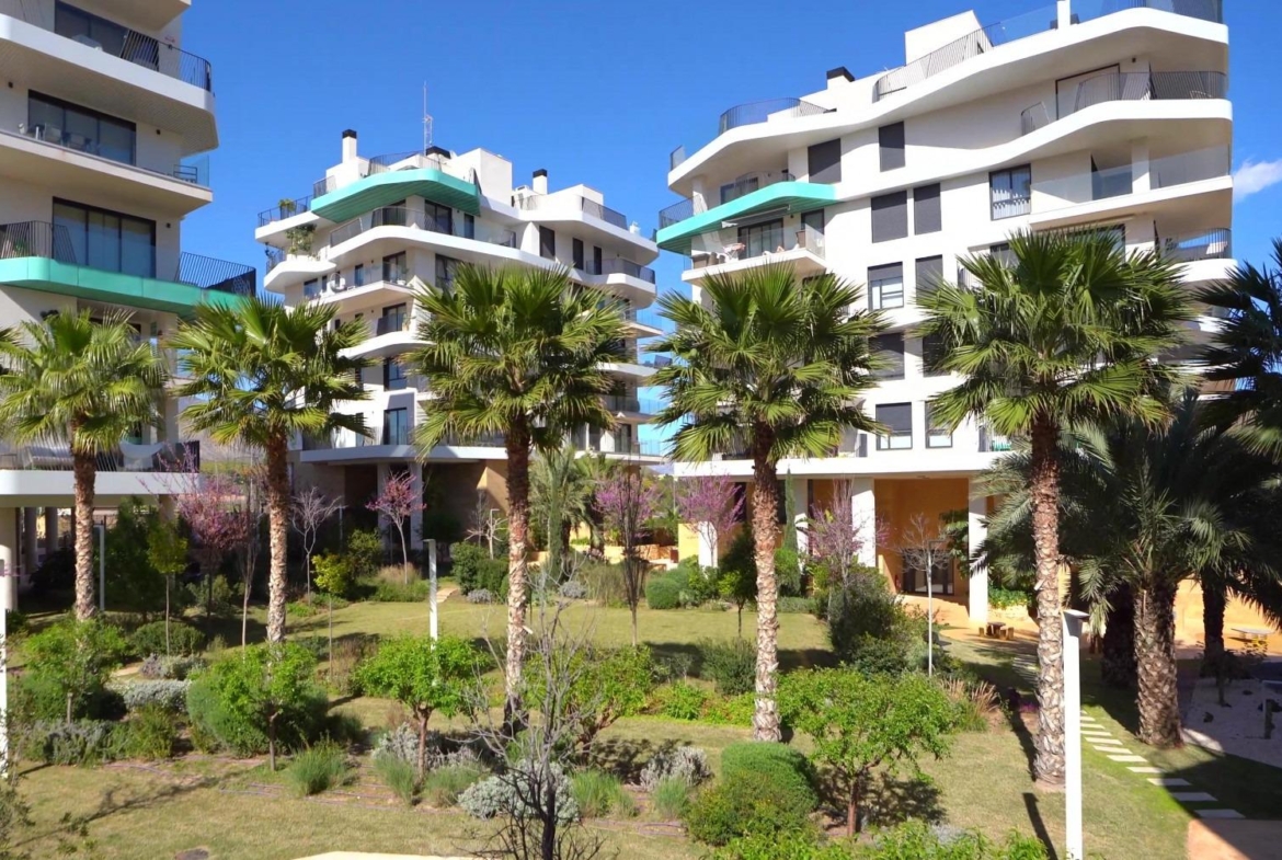 Moderne nieuwe appartementen aan de oevers van de Middellandse Zee