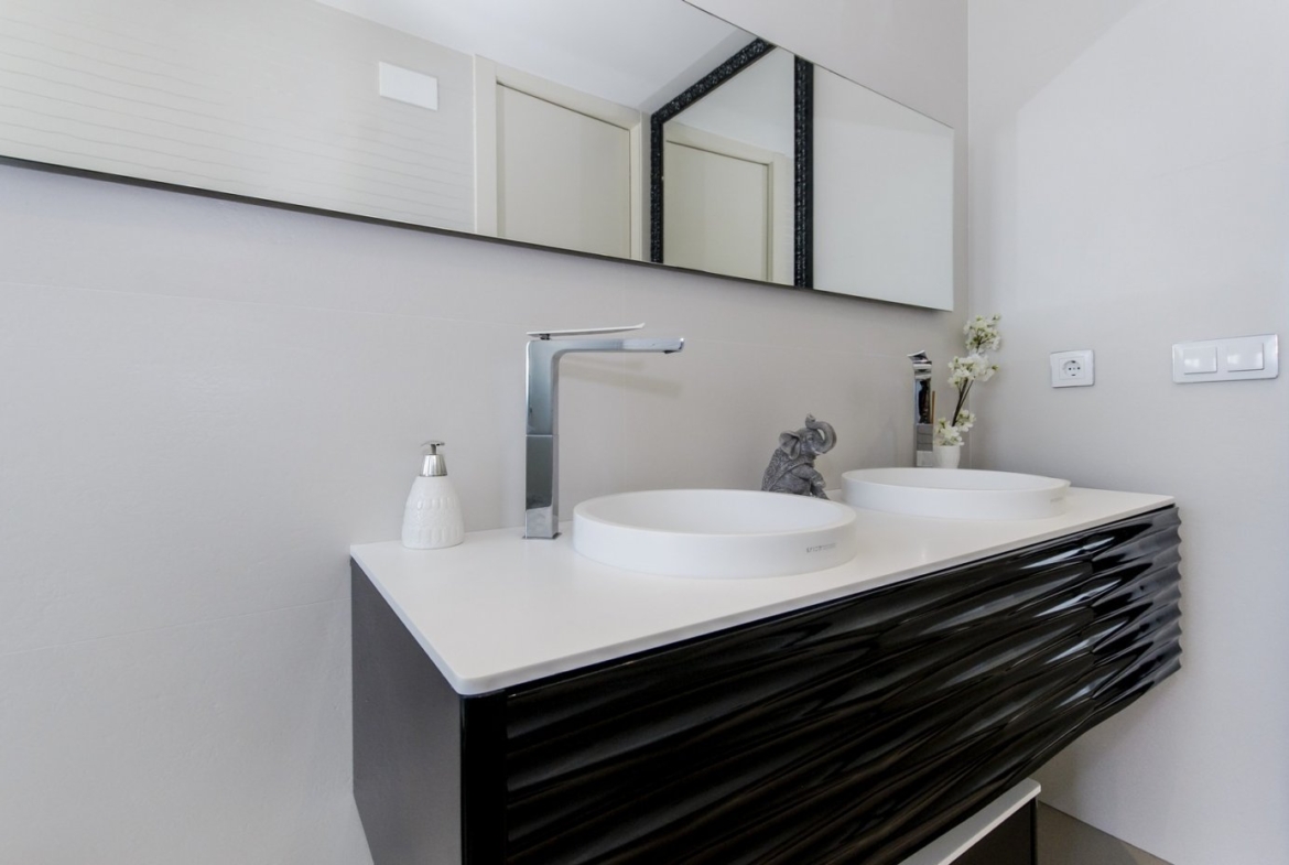 NEW CONSTRUCTION VILLAS 250 m FROM THE BEACH IN CAMPOAMOR