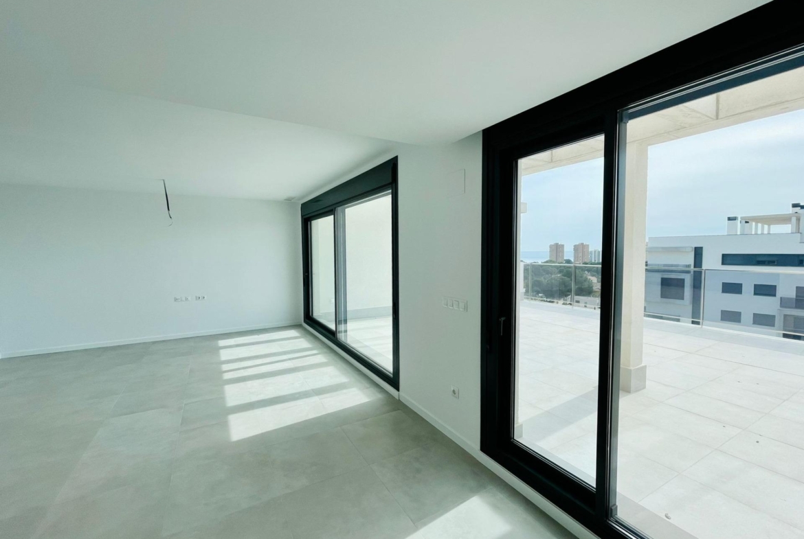 Klaar! Esplendido ático a estrenar en Sea Gardens con panorámica vista al mar !