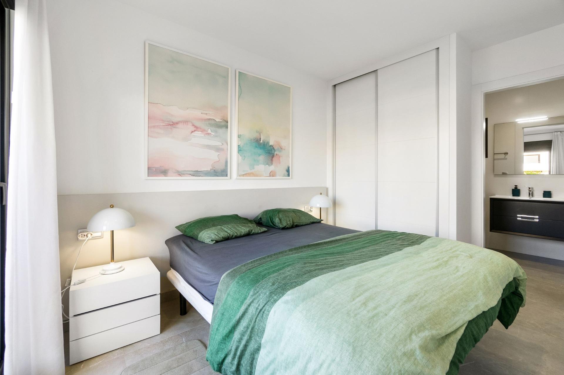 ESPECTACULAIR APPARTAMENTO CON LICENCIA TURISTICA. 2 DORM. 2 BAÑOS. GARAJE+TRASTERO. PISCINA.