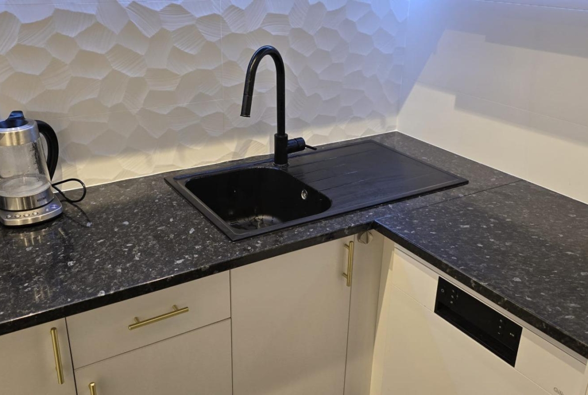 REFORMADO APPARTAMENTO A 50 METROS DE LA PLAYA. 3 DORM. 1 BAÑO. 101 M2.
