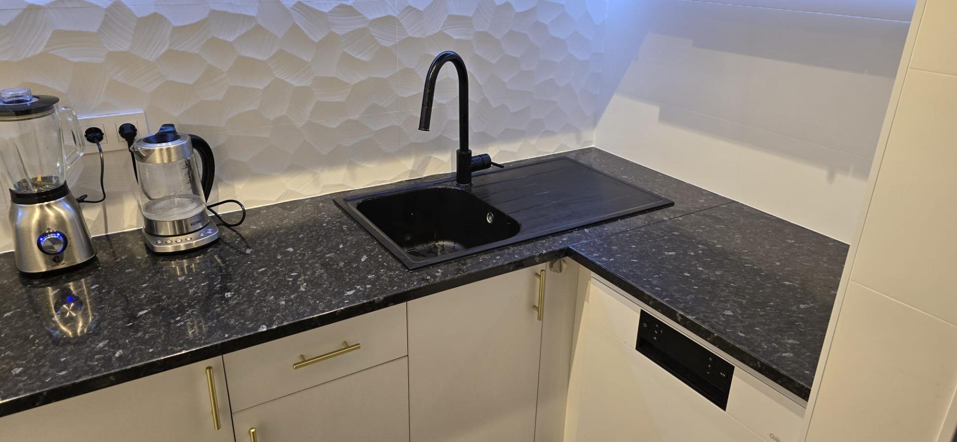 REFORMADO APPARTAMENTO A 50 METROS DE LA PLAYA. 3 DORM. 1 BAÑO. 101 M2.