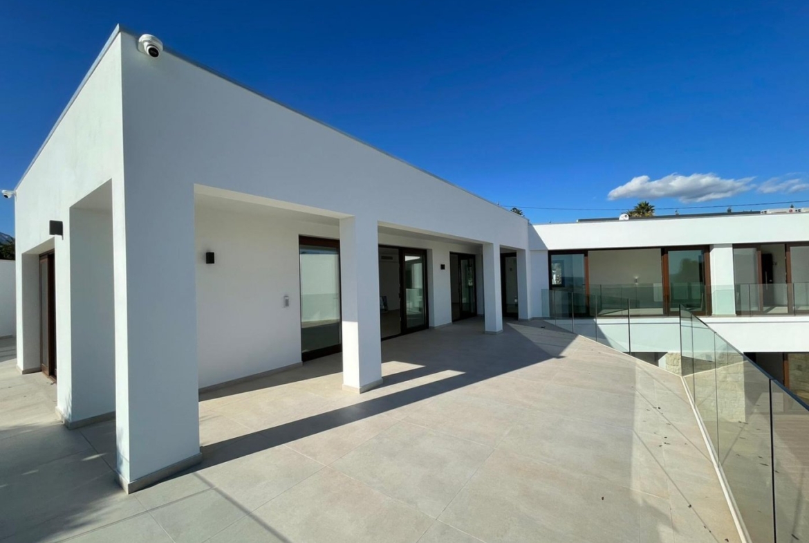 LUXURY VILLA IN ALTEA