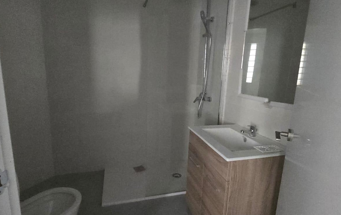 PLANTA BAJA 1 HABITACION Y 1 BAÑO