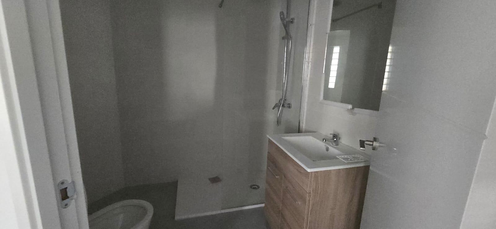 PLANTA BAJA 1 HABITACION Y 1 BAÑO