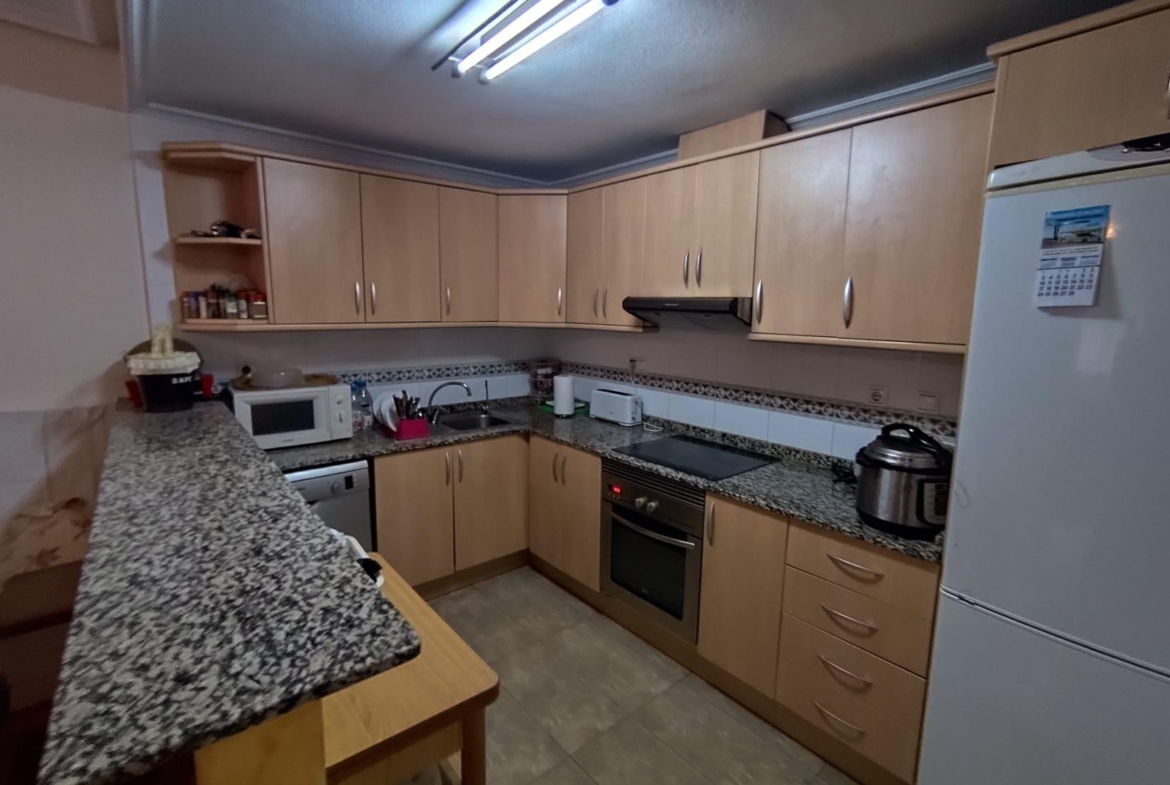 APARTAMENTO PLANTA BAJA A 150 METROS DE PLAYA. 4 DORM. 2 BAÑOS. 107 M2.