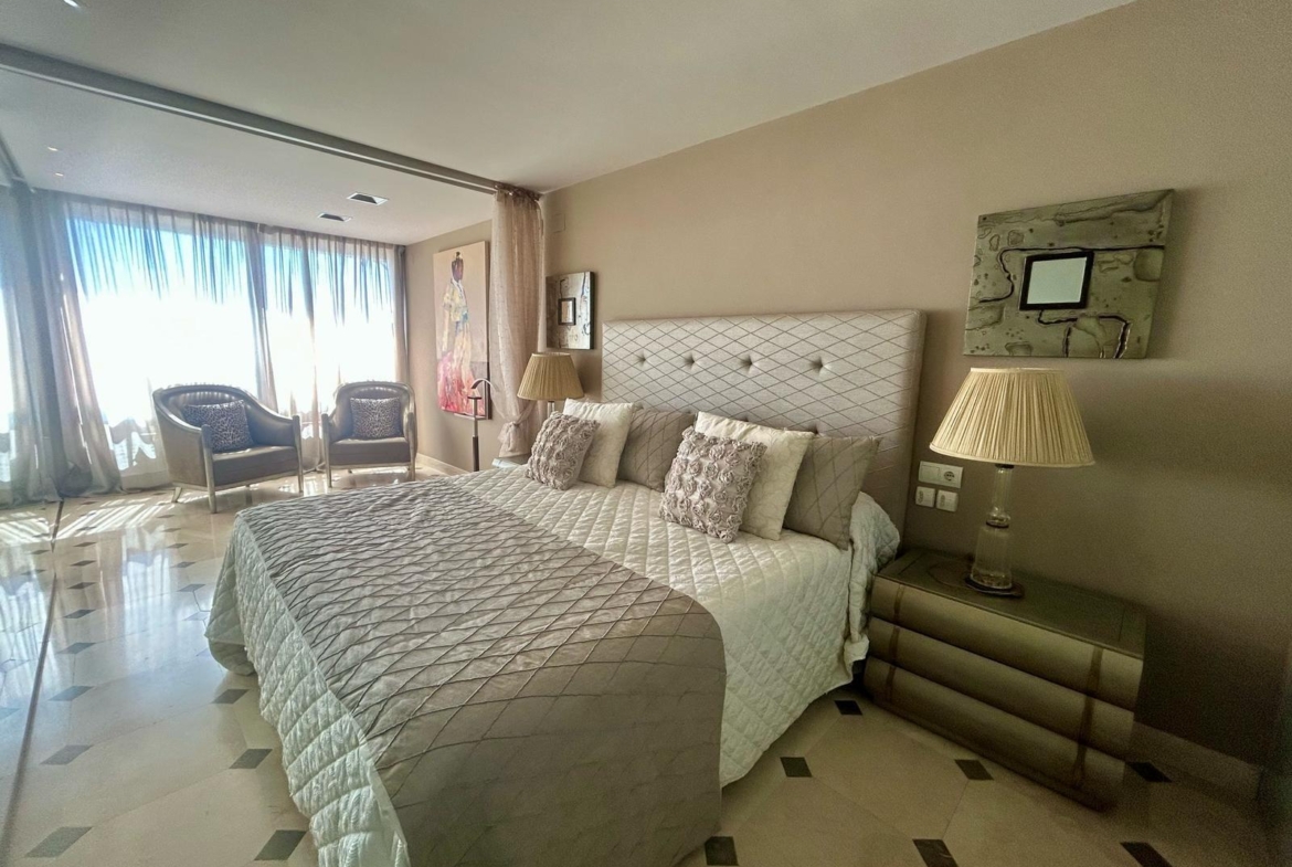🏖️ Luxury Apartment on the Levante Beachfront – Dreamy Views 🌅