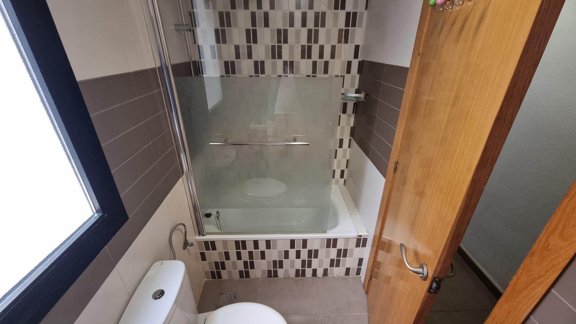 Elegante piso en cetro de Torrevieja + plaza de parking incluido !
