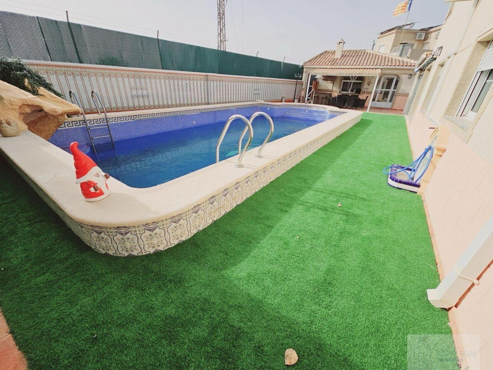 VILLA EN LA SIESTA CON 800 METROS DE PARCELA. PISCINA PRIVADA. 330 M2 DE CASA.