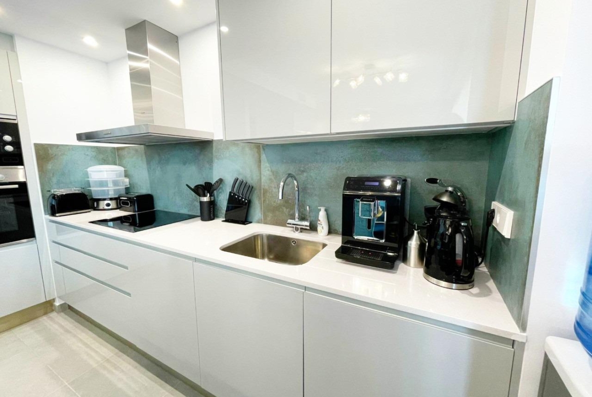 Moderne nieuwe appartementen aan de oevers van de Middellandse Zee