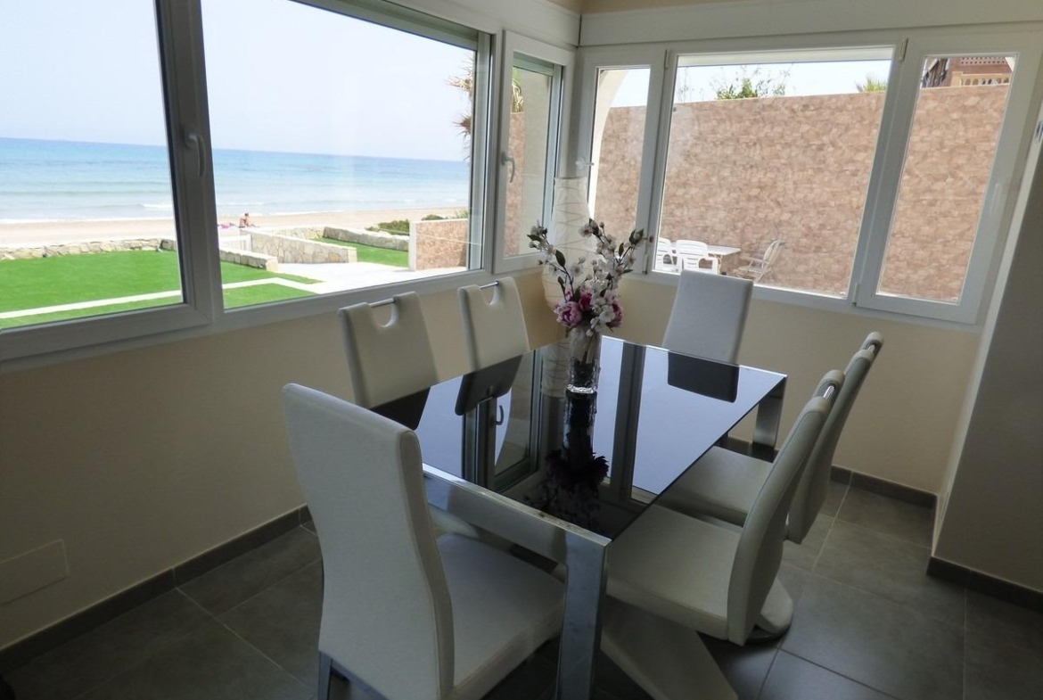 Chalet Pareado ÚNICO en Primera Línea en Playa de San Juan