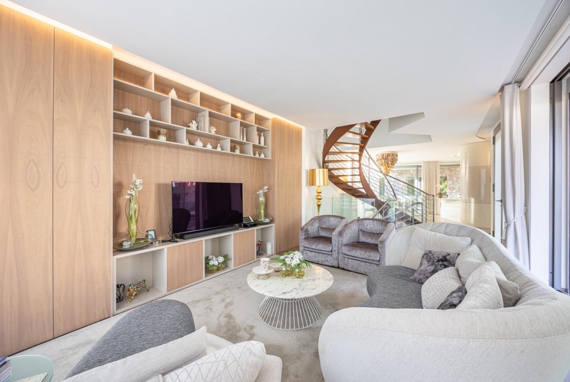 Stunning designer villa in Finestrat, where comfort meets contemporary elegance.