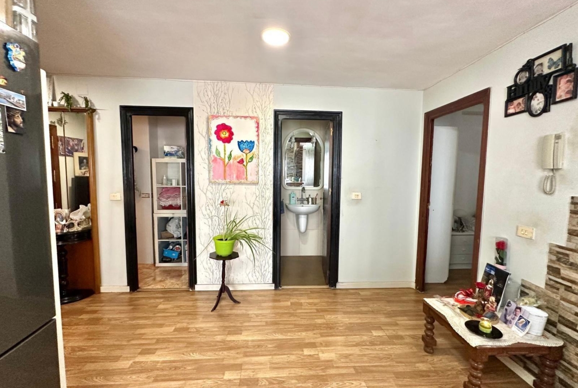 APPARTAMENTO A 450 DEL PUERTO DE TORREVIEJA. 2 DORM. 2 BAÑOS. TERRAZA AMPLIA. 76 M2.