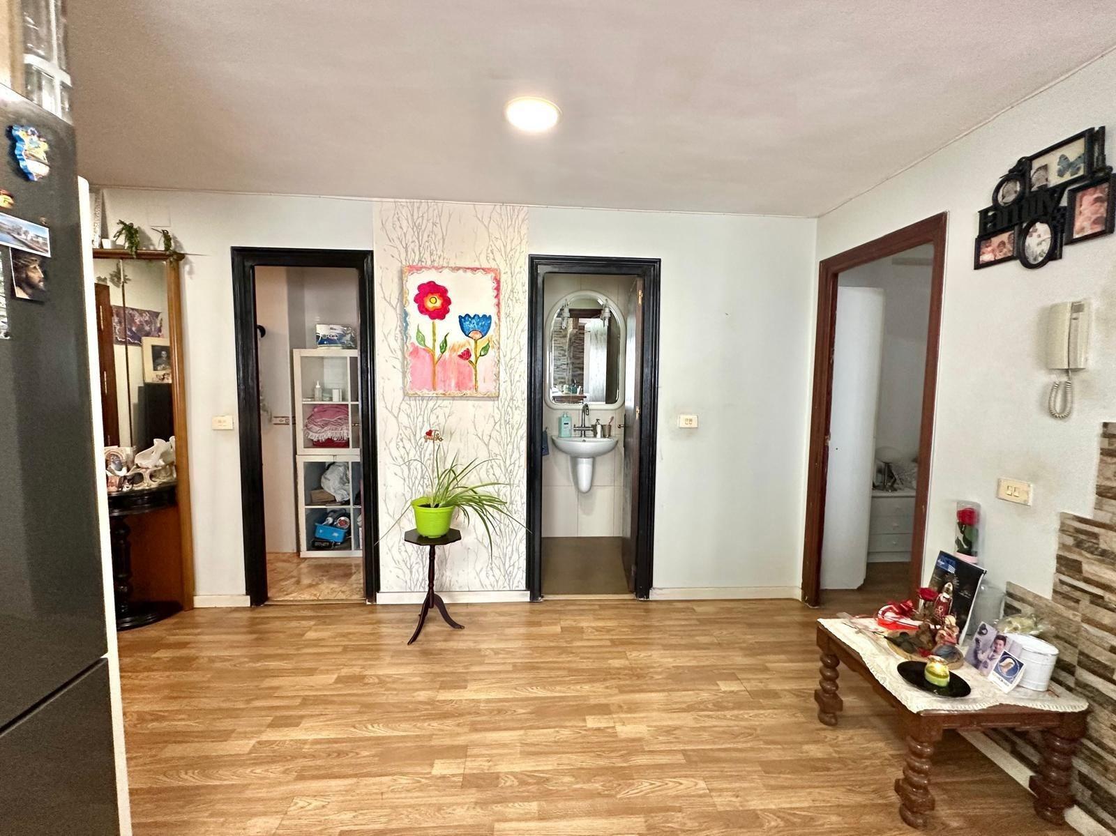 APPARTAMENTO A 450 DEL PUERTO DE TORREVIEJA. 2 DORM. 2 BAÑOS. TERRAZA AMPLIA. 76 M2.