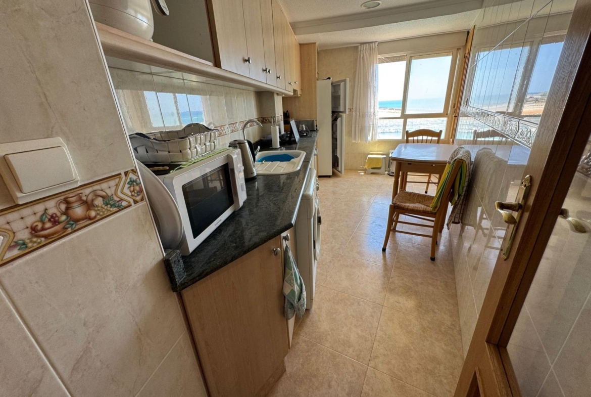 Fantástico apartamento de 3 slaapzalios en primera línea de playa en Torrevieja
