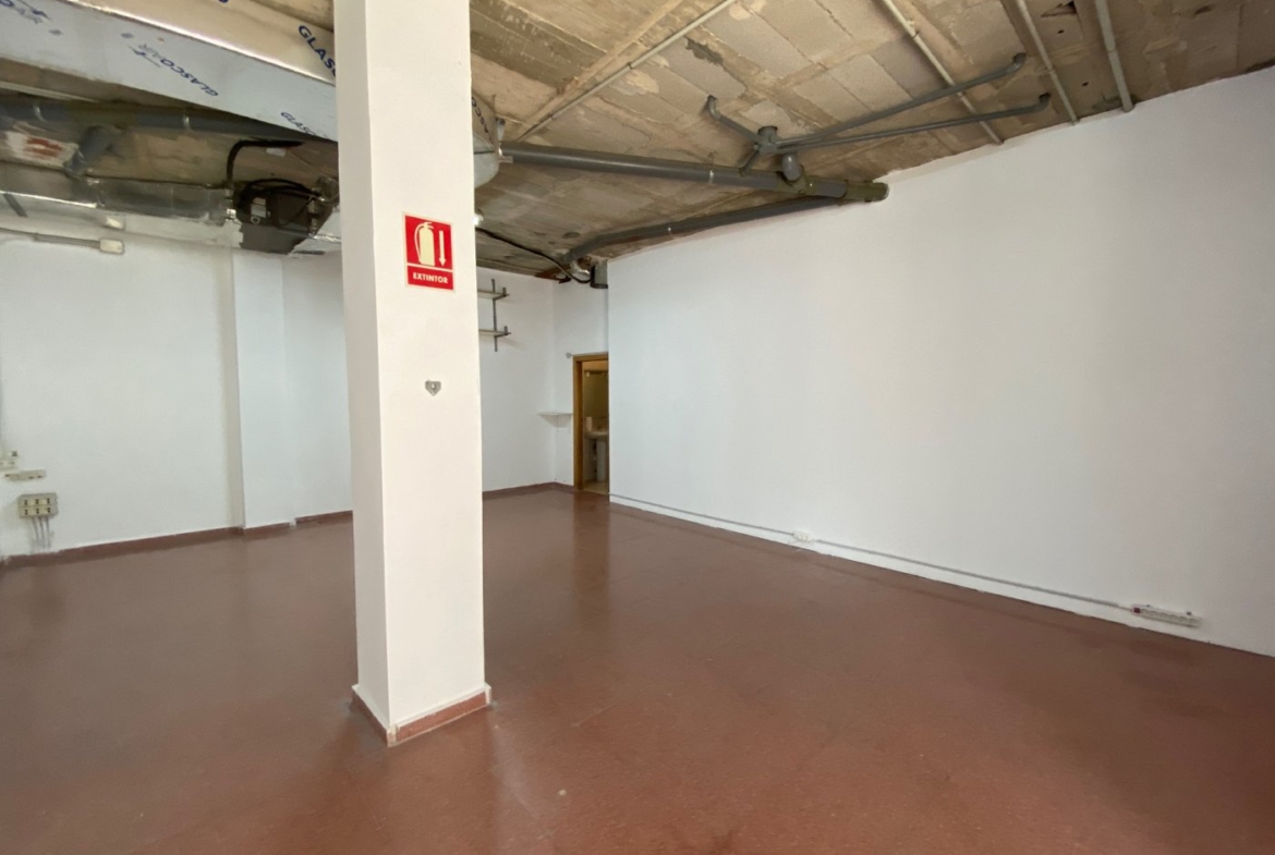 IMPRESSIEVE HANDELSPREMIES TE KOOP IN ALICANTE IN VILLAFRANQUEZA