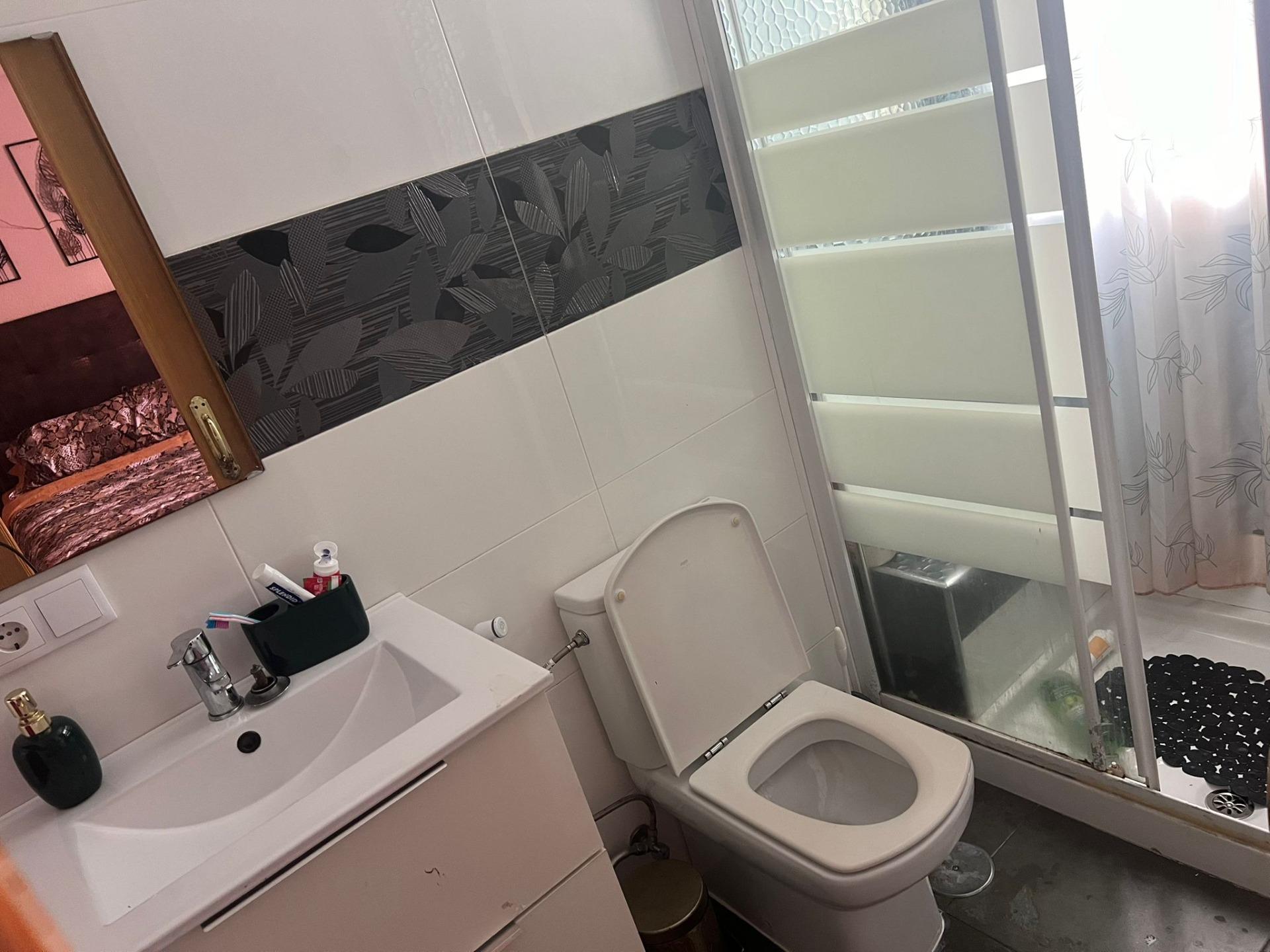 Spacious and Modern Renovated Apartment in San Blas, Alicante