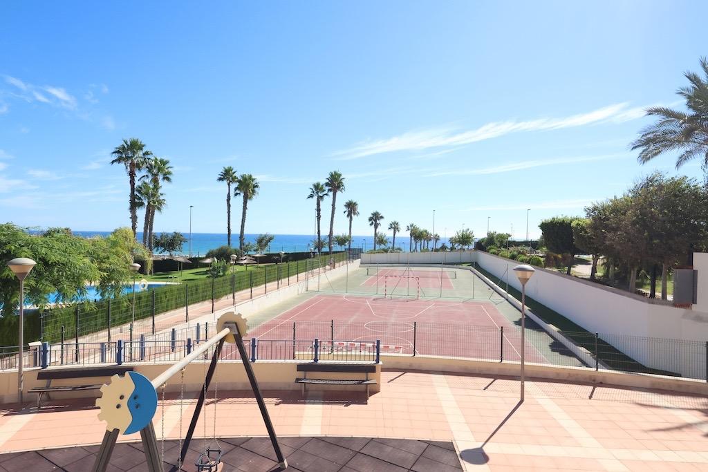 Mil Palmeras – Penthouse with Sea Views Just 150 Meters from the Beach