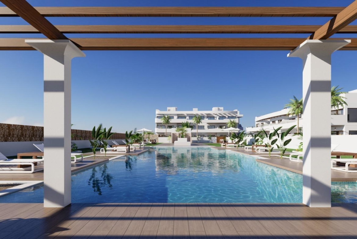 OBRA NUEVA EN LOS ALCÁZARES CON VISTAS AL MAR NENOR. BUNGALOWS PLANTA BAJA Y ALTA. 2 DORM. 2 BAÑOS. PARKING Y PISCINA.