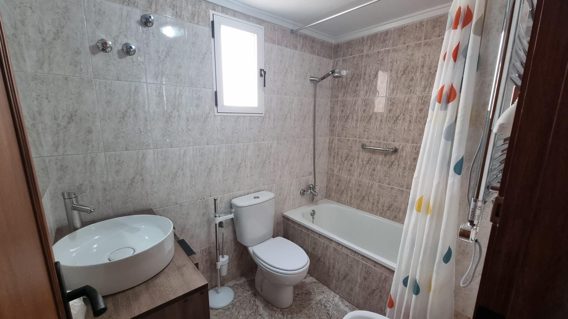 2-9-325 Apartamento semireformado a escasos metros de la playa !