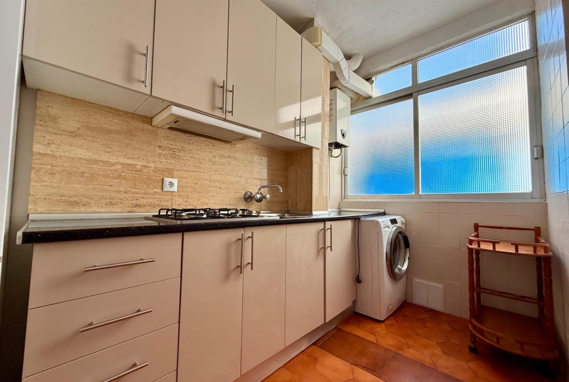 For Sale: Bright apartment in Alicante, Los Ángeles area
