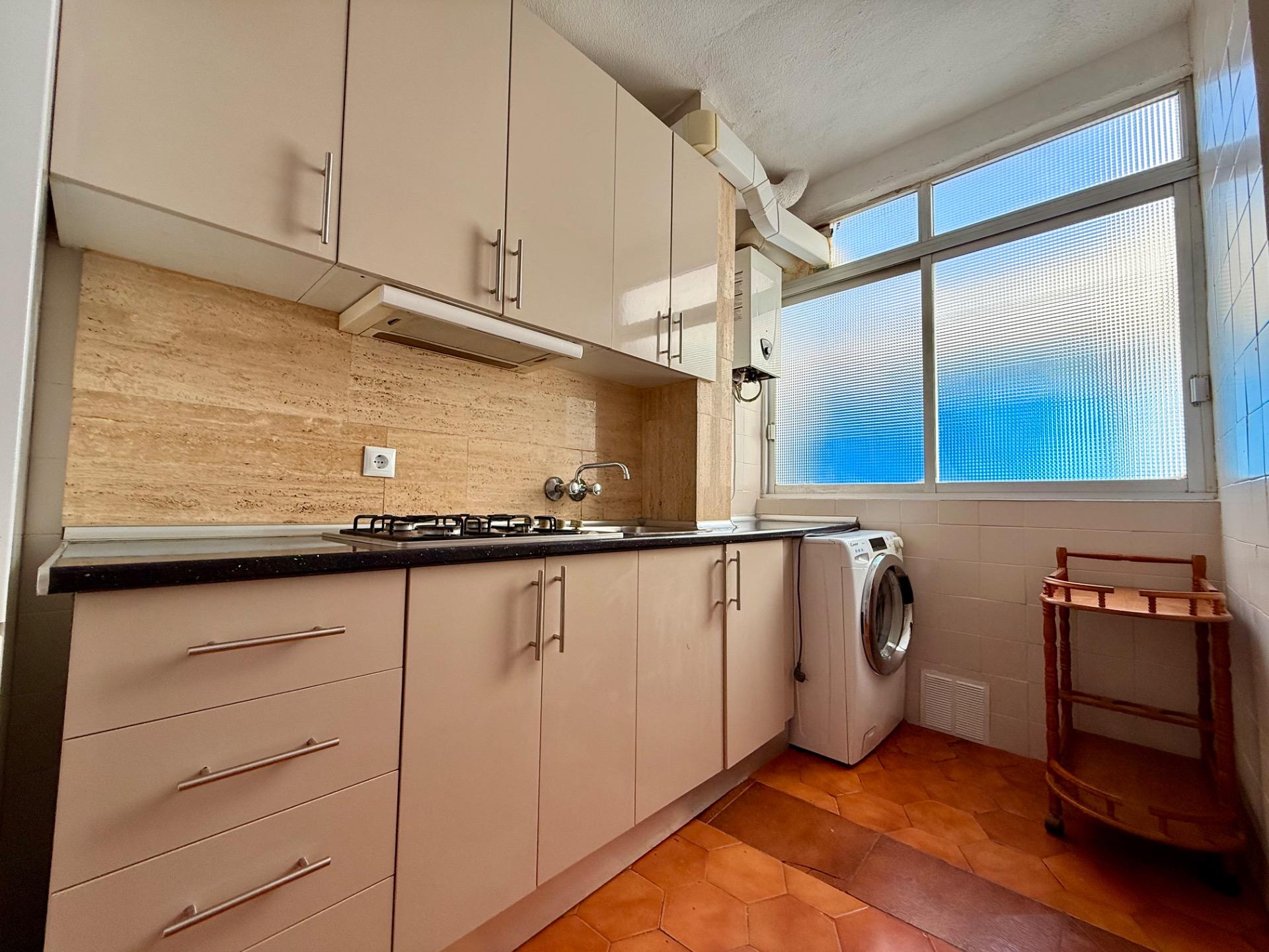 For Sale: Bright apartment in Alicante, Los Ángeles area