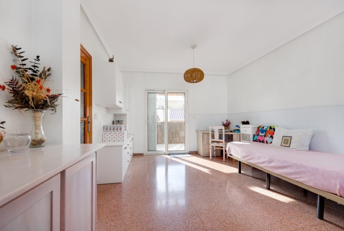 ÁTICO DE 2 HABITACIONES 2 BAÑOS Y AMPLIA TERRAZA