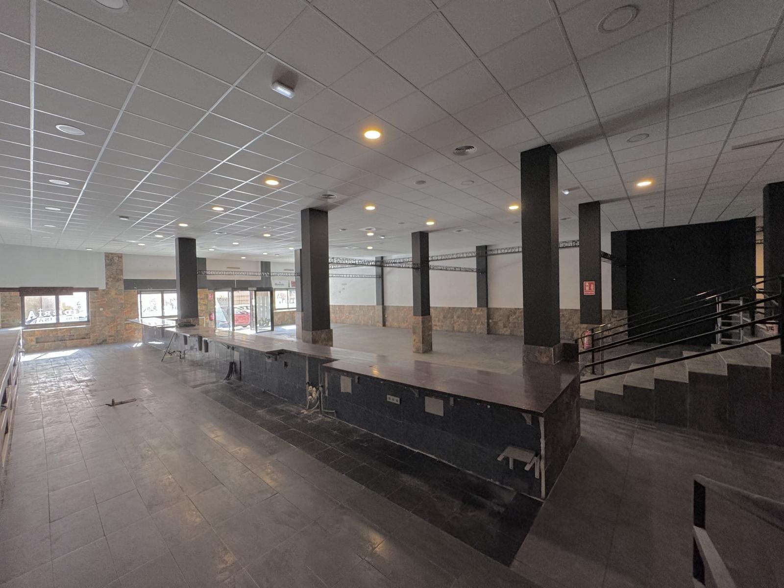 LOKALE COMERCIËLE CON SUPERFICIE DE 780 M2. SEGUNDA LINEA DE PLAYA. 70 METROS DEL MAR.