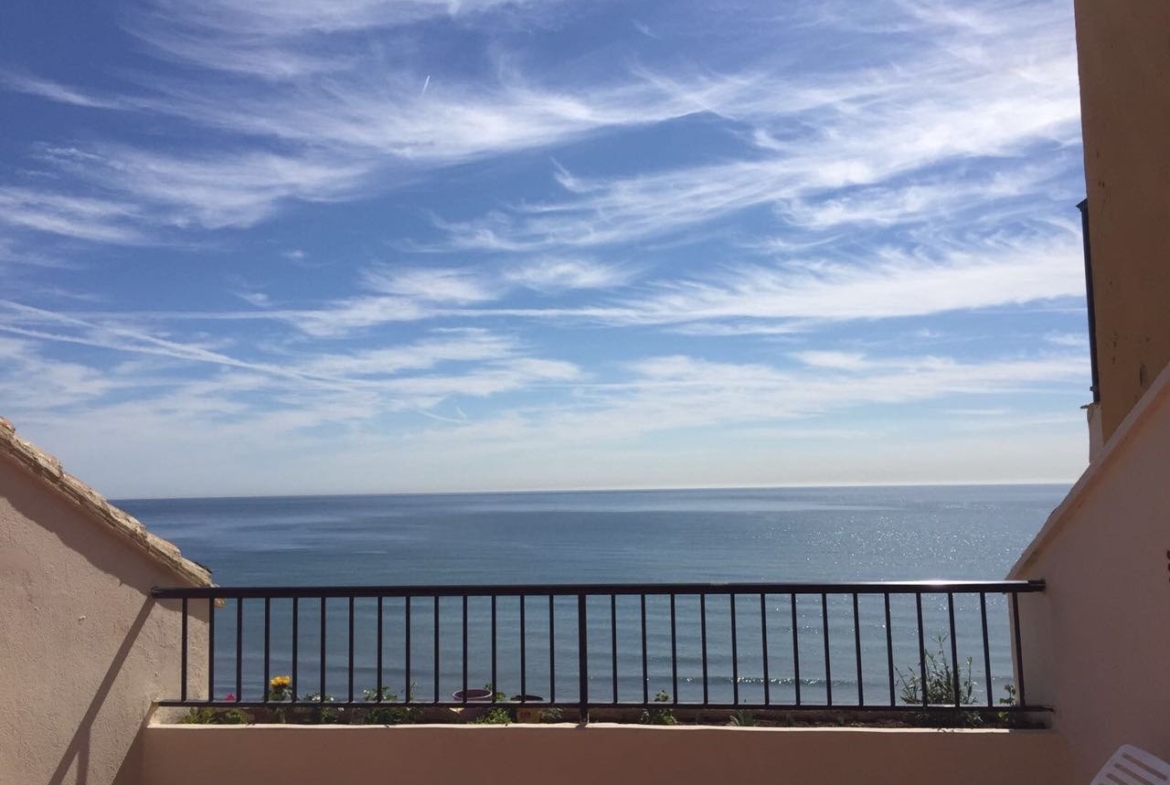 Duplex Penthouse in Front Line Beach